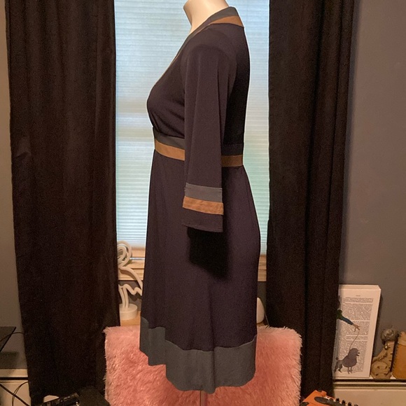 Laundry by Design moderate plunge front striped knit lined side zip dress size 6 - Picture 2 of 6